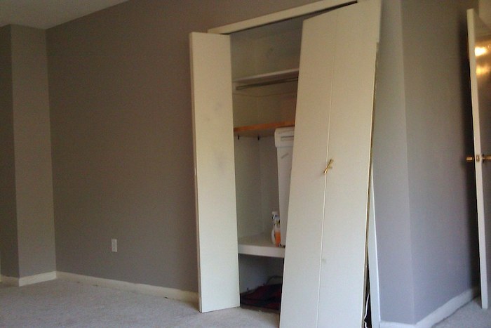 10.2 Bifold Door Off Track
