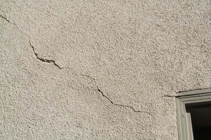 4.20 Stucco Crack (1)