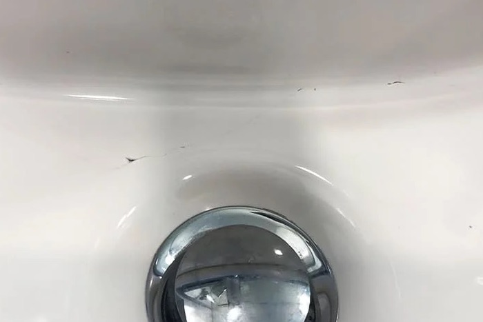 6.6 Chipped Sink