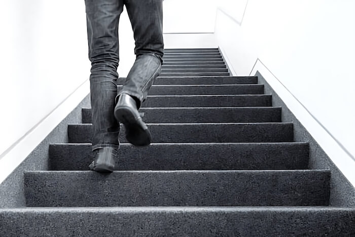 10.10 Walking Upstairs (1)