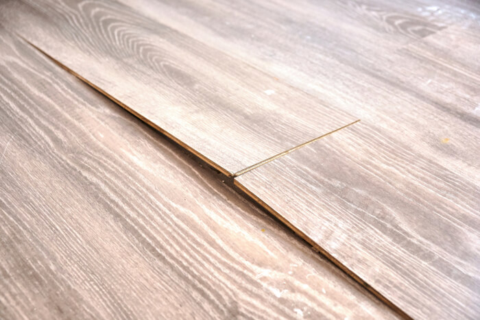 12.33 Laminate Floor Buckles (1)