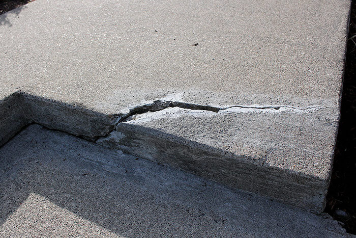 14.26 Landing Cracked (1)